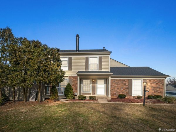 1428 CRESCENT Lane, Rochester Hills, Mi 48306