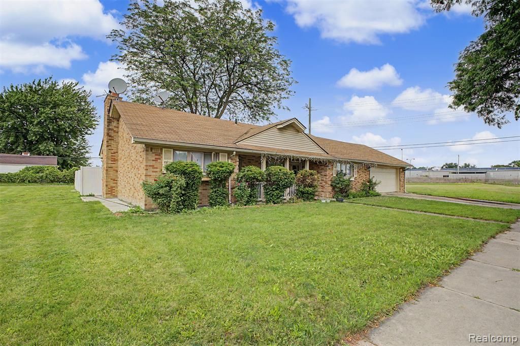 8650 Whitlock Avenue, Dearborn, MI 48126 Main Photo