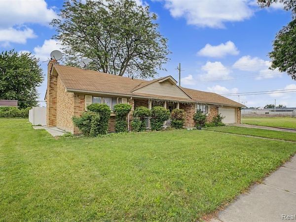 8650 Whitlock Avenue, Dearborn, MI 48126
