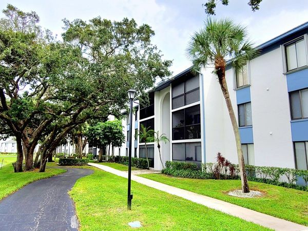 1015 Green Pine Boulevard, Unit B3, West Palm Beach, FL 33409