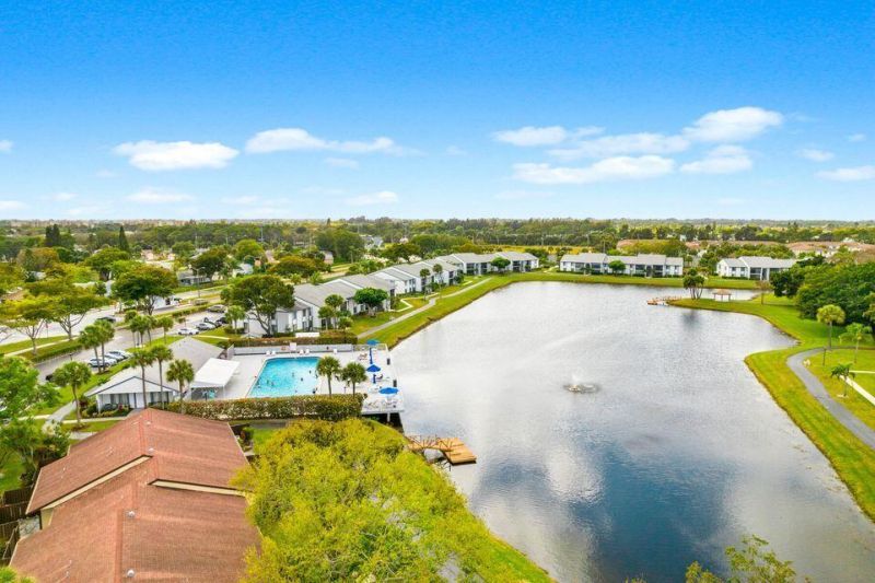 1015 Green Pine Boulevard, Unit B3, West Palm Beach, FL 33409 Photo