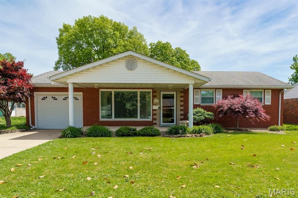 18 Cambridge Drive , Granite City, IL 62040 Main Photo