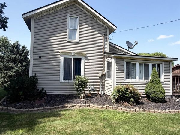 1988 N Queen Road, Walkerton, IN 46574