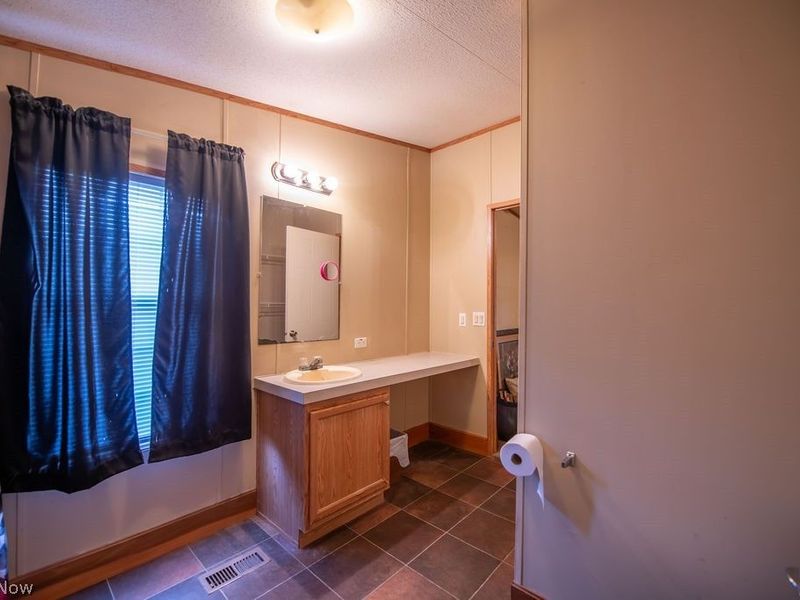 9805 Crooked Creek Road SE, Uhrichsville, OH 44683 Photo 23