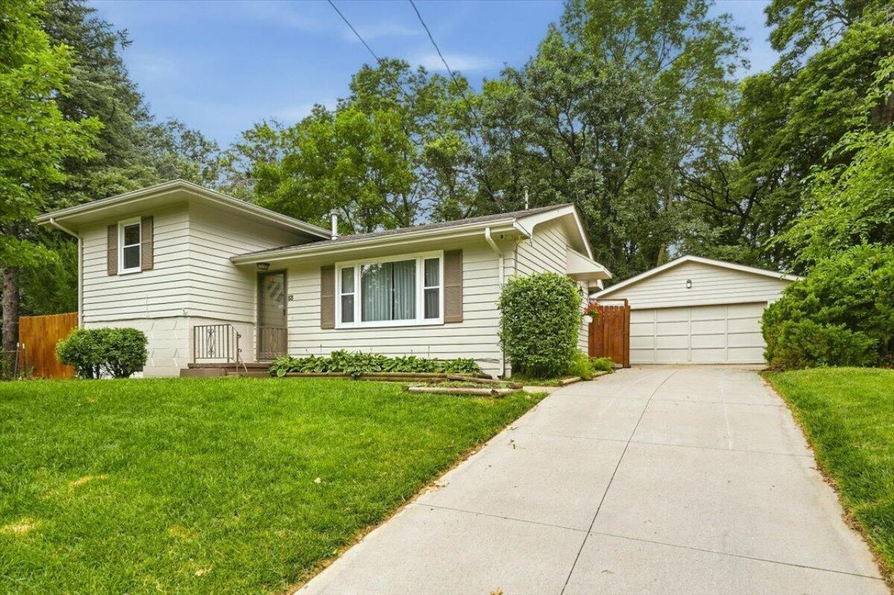 53 Skyview Drive, Council Bluffs, IA 51503 Main Photo