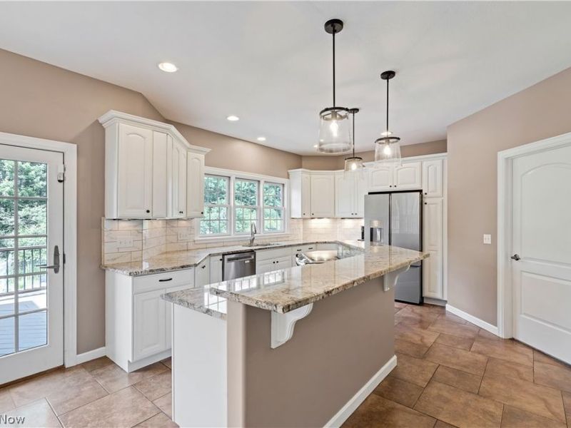 8021 Grayson Drive, Canfield, OH 44406 Photo 4