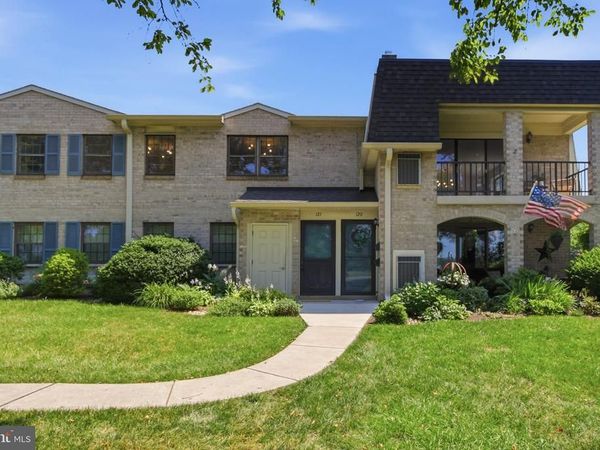 121 VALLEYBROOK DRIVE, LANCASTER, PA 17601