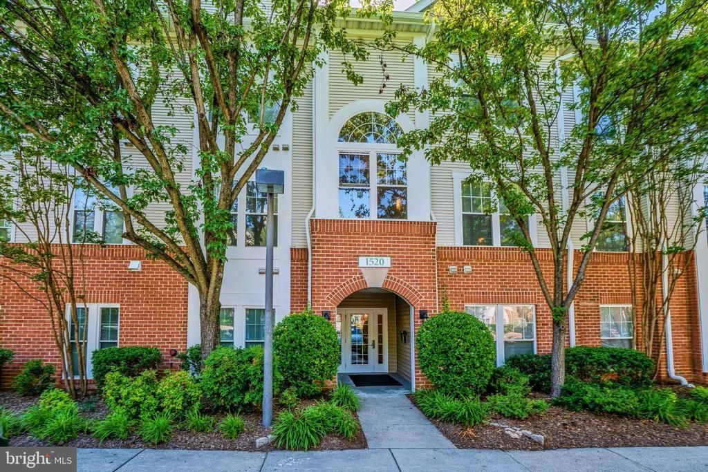 1520 N Point Drive, Unit 03-0202, Reston, VA 20194 Main Photo