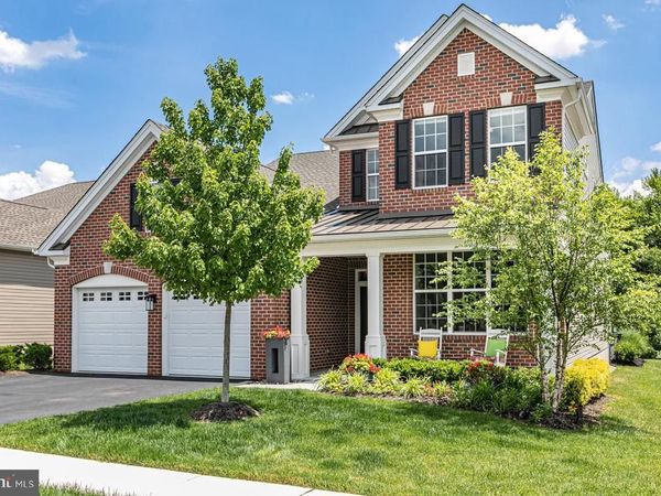 40 INVERNESS DRIVE, KENDALL PARK, NJ 08824