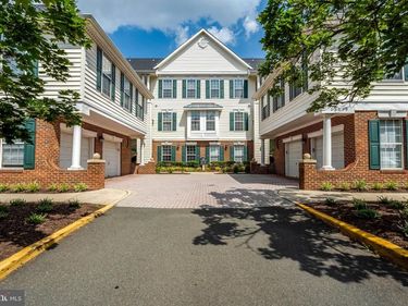 25230 POND VIEW SQUARE, Unit 102, CHANTILLY, VA 20152