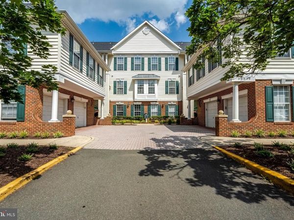 25230 POND VIEW SQUARE, Unit 102, CHANTILLY, VA 20152