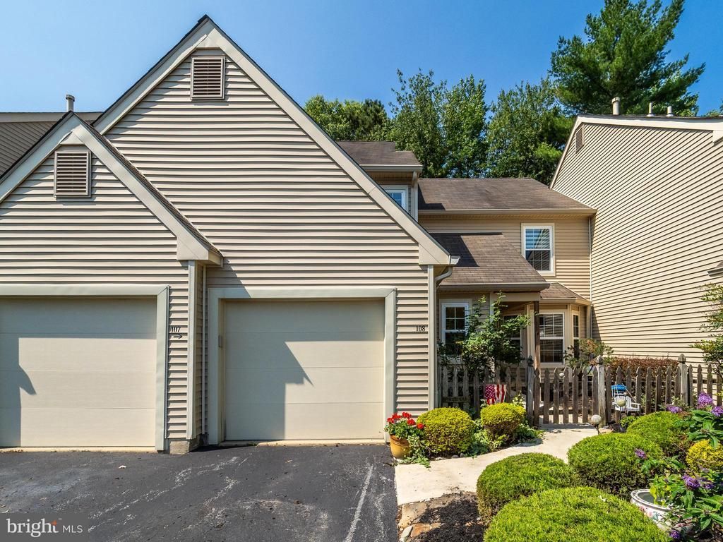 108 Woodlake Drive, Marlton, NJ 08053 Main Photo