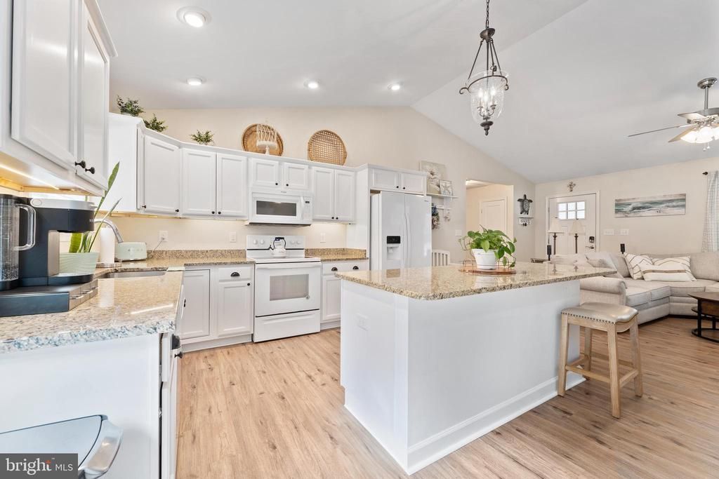 305 Cedar Lane, Colonial Beach, VA 22443 Main Photo