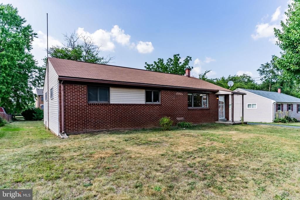 11 W DULLES DRIVE , CAMP HILL, PA 17011