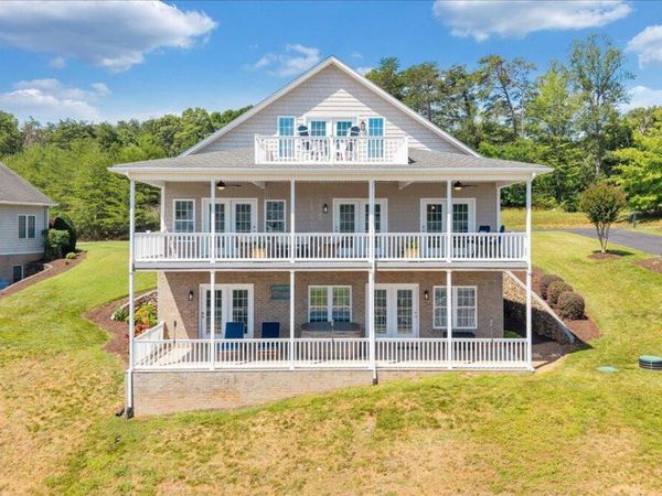 25 Lands End CIR , Union Hall, VA 24176