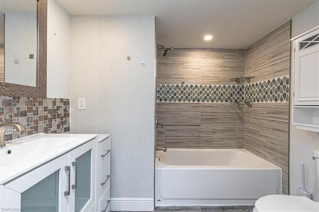1205 Wildwood Lakes Blvd , Unit 206, Naples, FL 34104 Photo