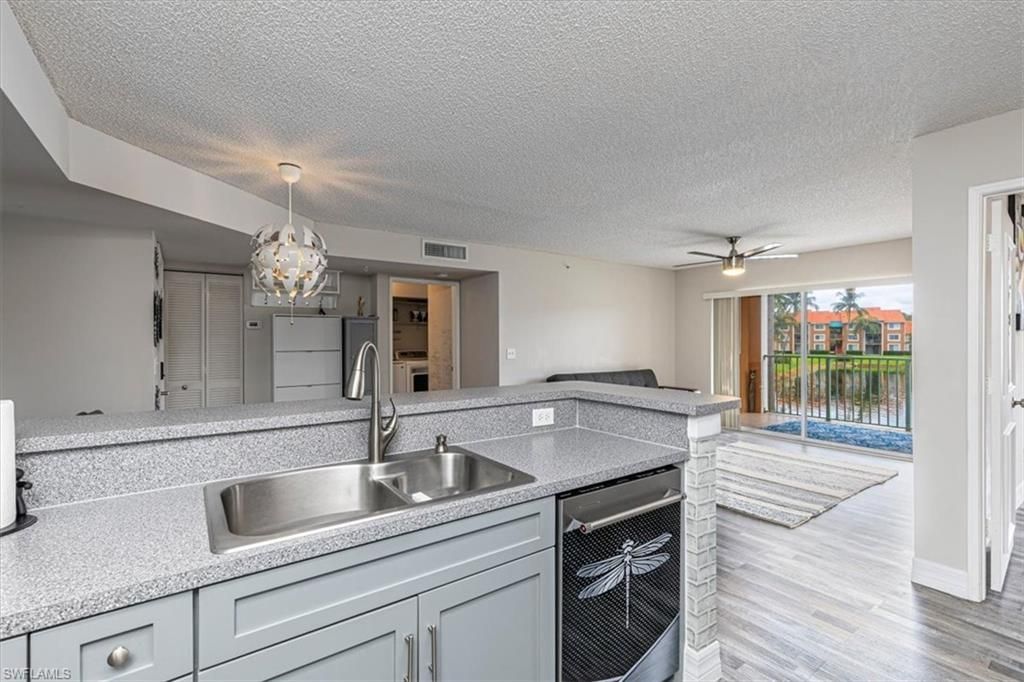 1205 Wildwood Lakes Blvd , Unit 206, Naples, FL 34104 Photo