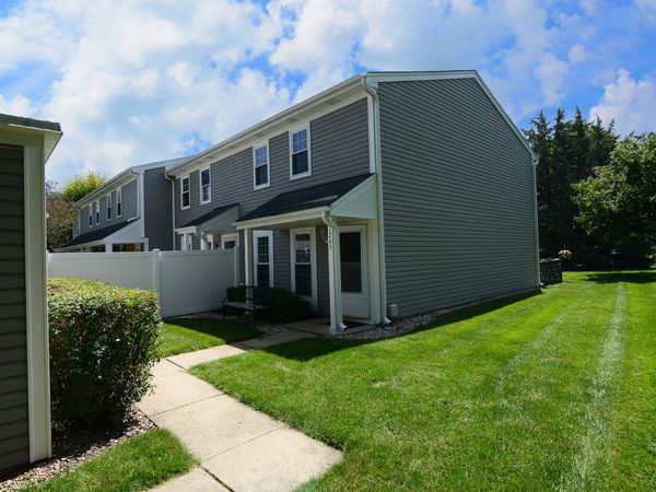 1265 Downing Street, Roselle, IL 60172