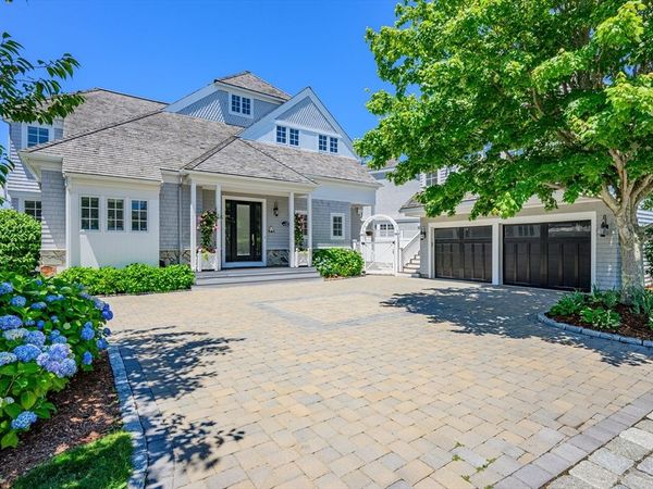 129 Shore Dr W, Mashpee, MA 02649