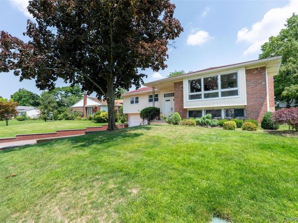 18 Dogwood Road , Searingtown, NY 11507