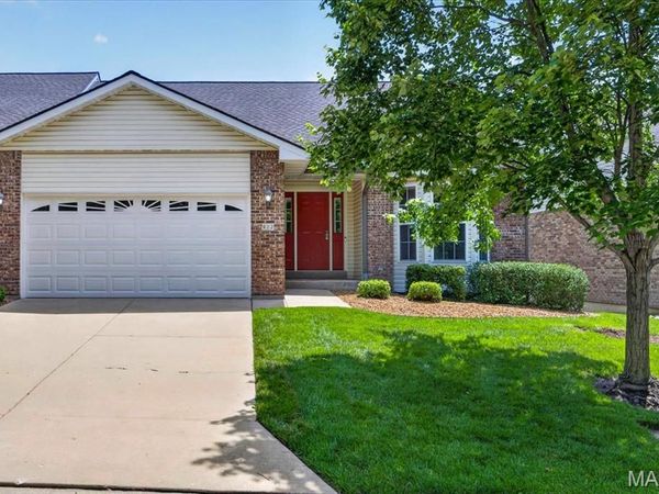 922 Penny Lane, St Peters, MO 63376