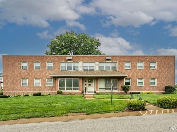 1 Delcrest Court, Unit 203, University City, MO 63124