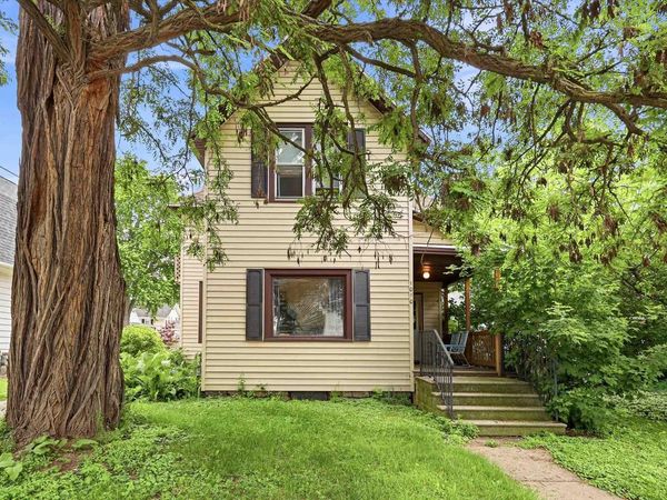 1010 N DIVISION STREET, Appleton, WI 54911