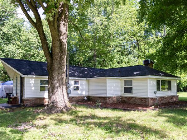 51310 Shorts Road, Leonidas, MI 49066