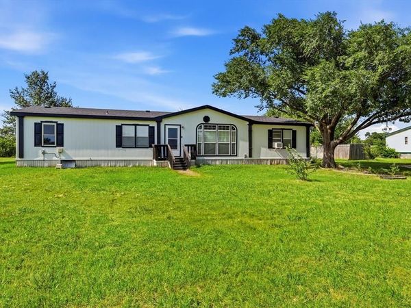 5894 Stone Creek Drive, Sanger, TX 76266