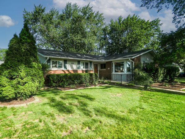 230 Fleetwood Lane, Elk Grove Village, IL 60007