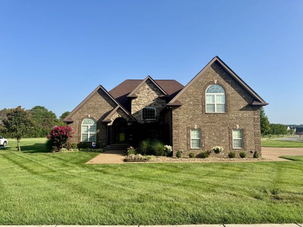 703 Farmington Dr , Lebanon, TN 37087