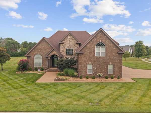 703 Farmington Dr, Lebanon, TN 37087