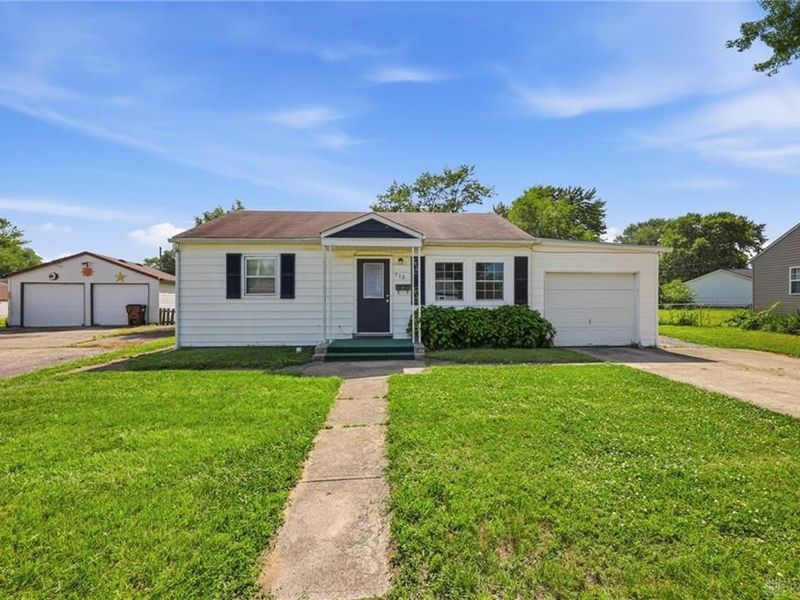 713 Flintridge Drive, Fairborn, OH 45324 Photo 1