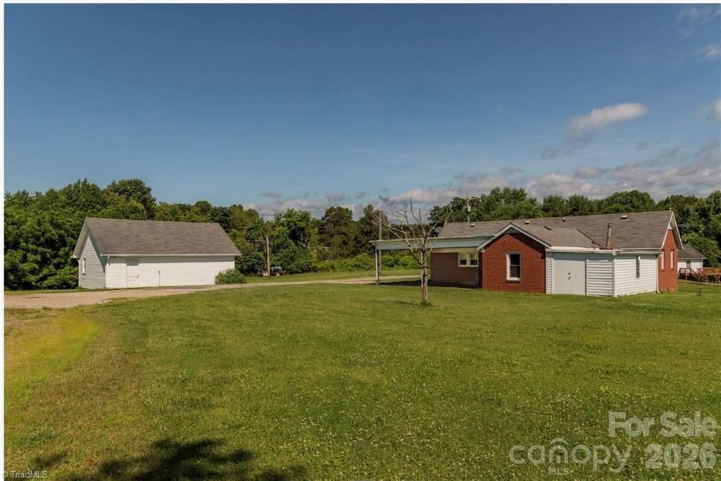 820 Suncrest Orchard Road, North Wilkesboro, NC 28659 Main Photo