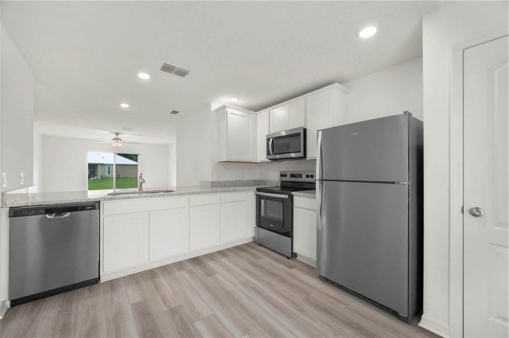 8045 105th Court , Vero Beach, FL 32967 Photo