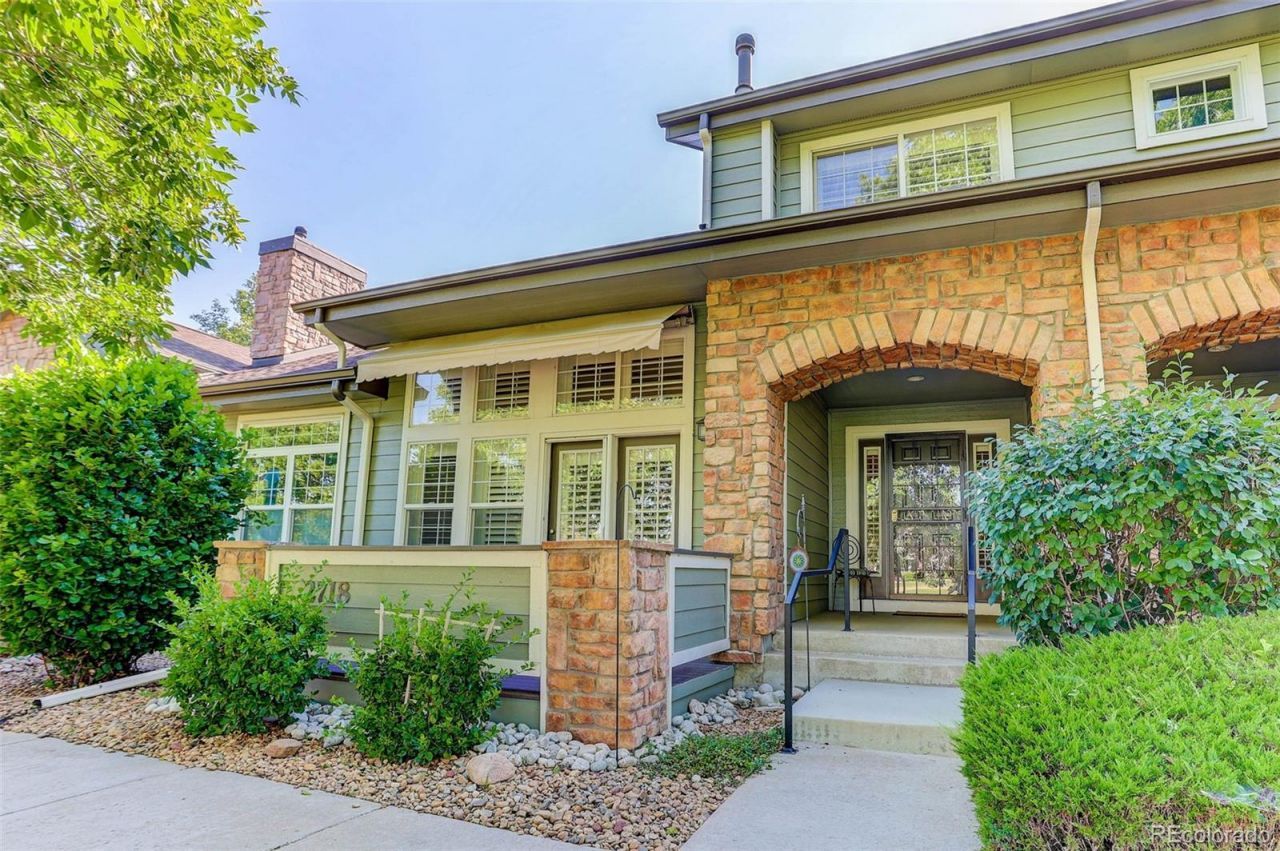 2718 W Greens Drive, Littleton, CO 80123 Main Photo