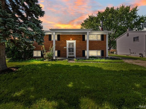 2268 Serra Drive, Sterling Heights, MI 48310