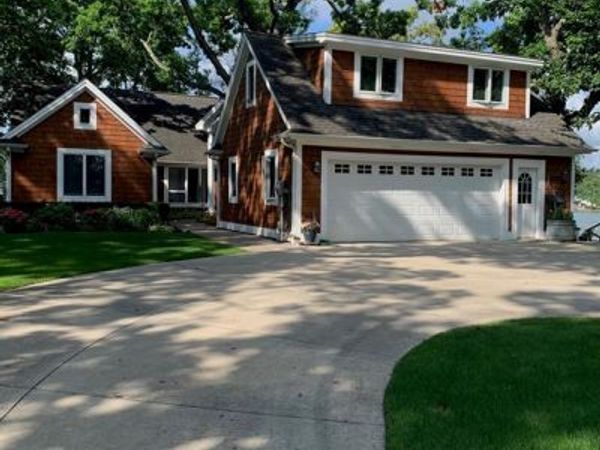 3895 Dorothy -- Walk-out Apartment Lane, Waterford Twp, MI 48329