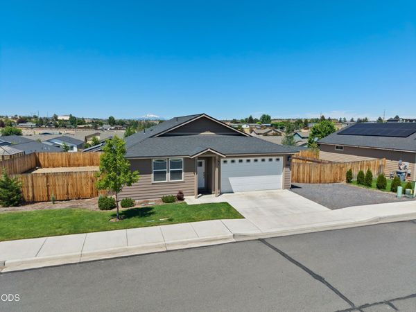 898 SE Strawberry Lane, Madras, OR 97741