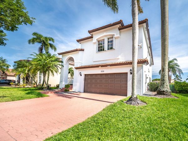 18438 NW 11th Street, Pembroke Pines, FL 33029