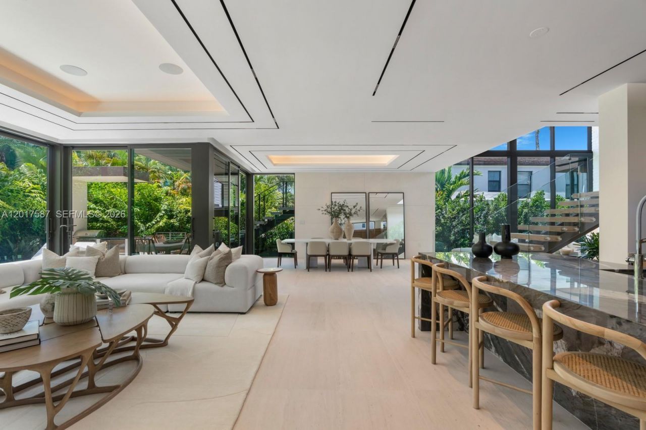 3045 N Bay Rd, Miami Beach, FL 33140 Photo