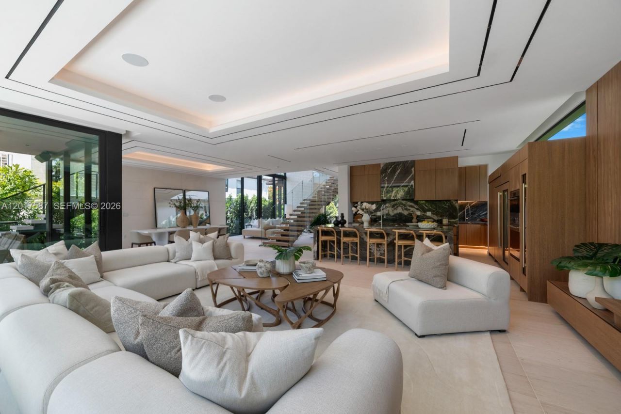 3045 N Bay Rd , Miami Beach, FL 33140 Photo