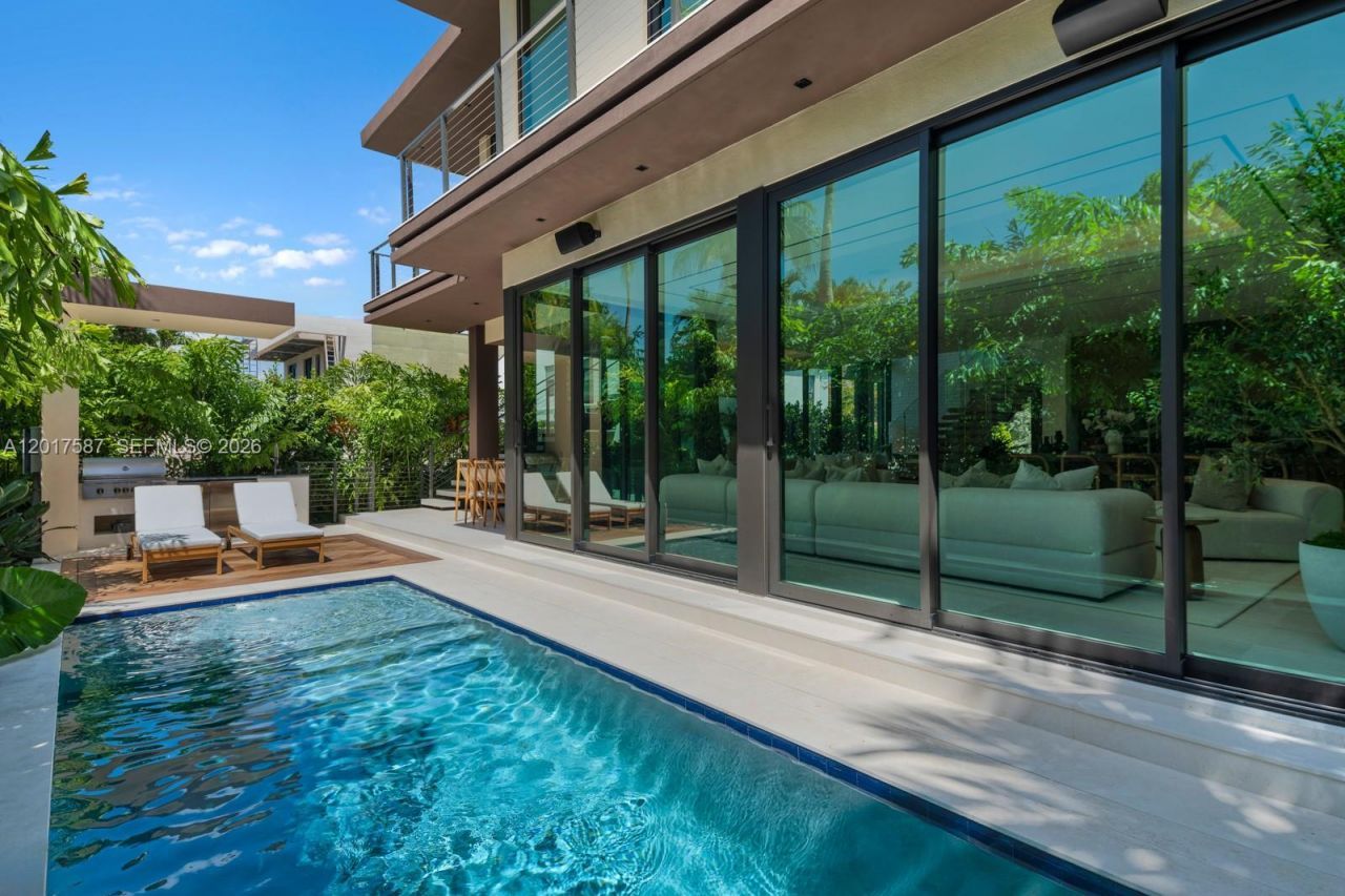 3045 N Bay Rd, Miami Beach, FL 33140 Photo