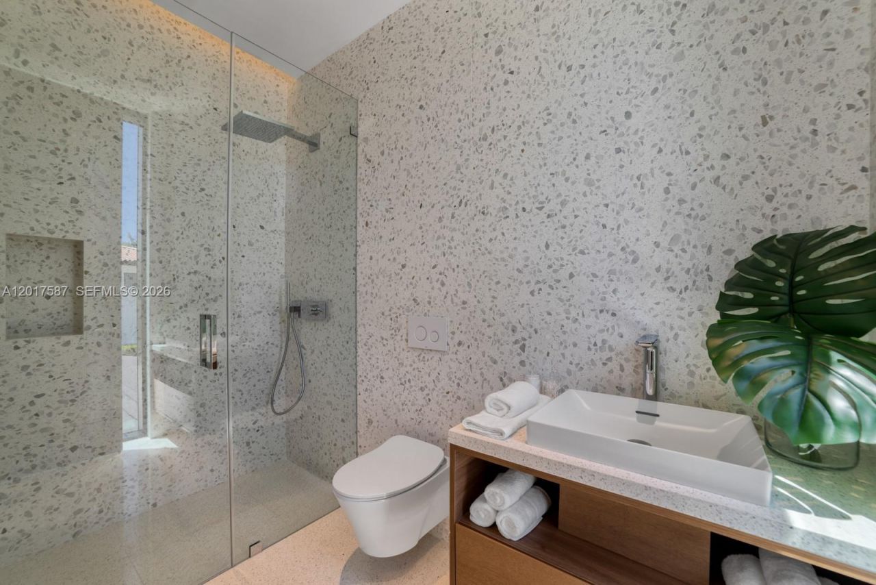 3045 N Bay Rd, Miami Beach, FL 33140 Photo