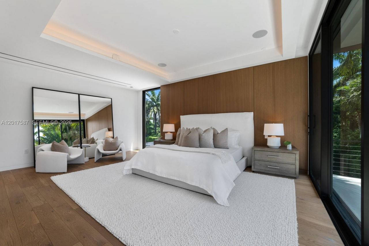 3045 N Bay Rd , Miami Beach, FL 33140 Photo