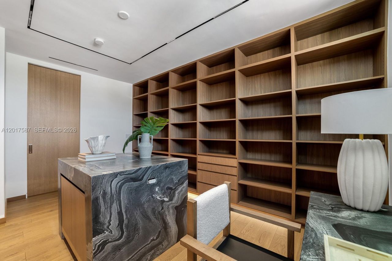 3045 N Bay Rd, Miami Beach, FL 33140 Photo