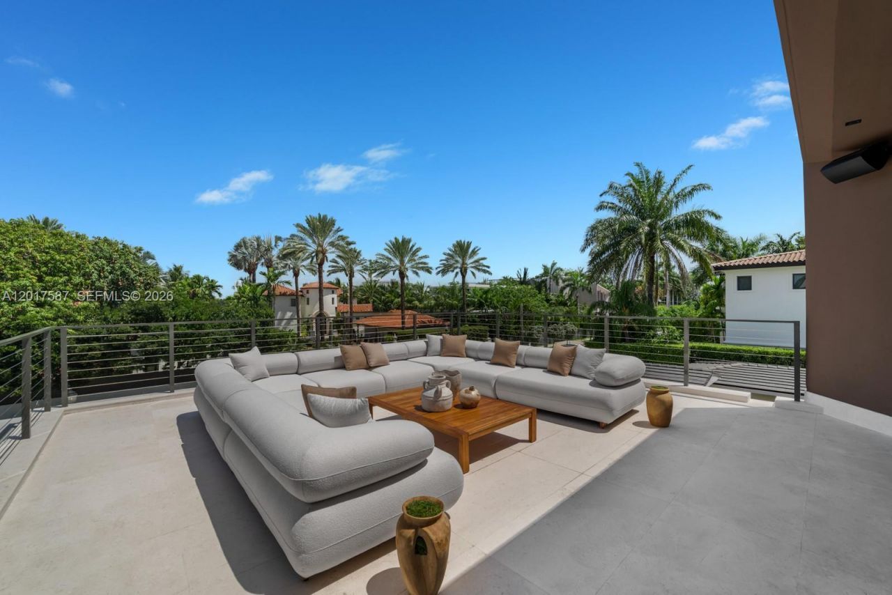 3045 N Bay Rd, Miami Beach, FL 33140 Photo