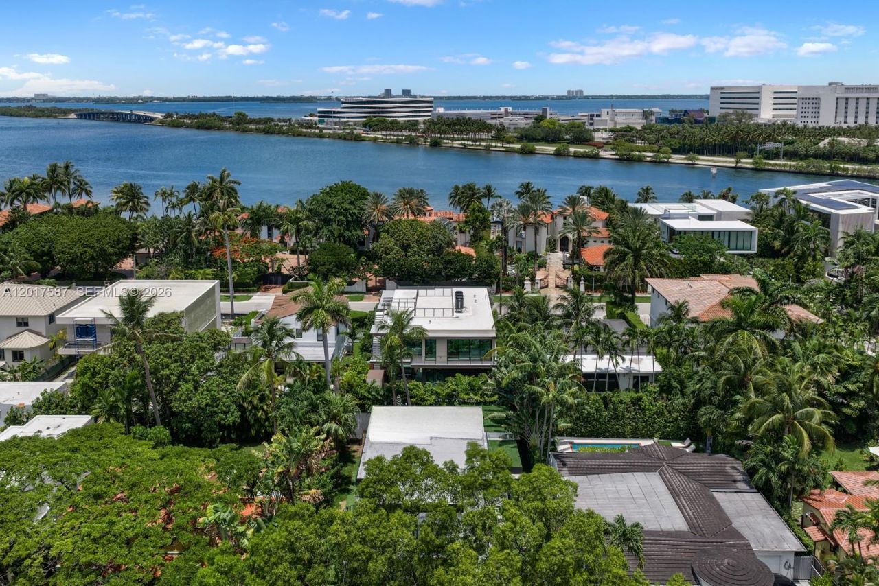 3045 N Bay Rd, Miami Beach, FL 33140 Photo