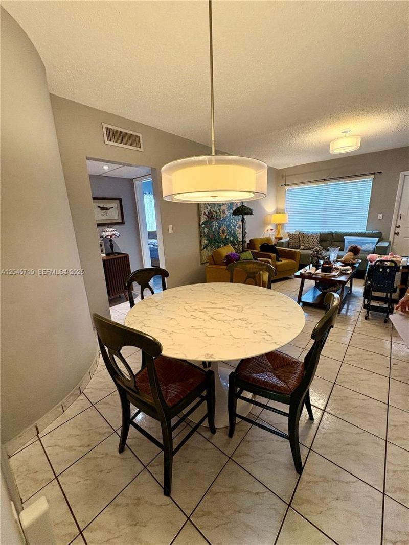 3501 SW 10th St , Unit 1B, Miami, FL 33135 Photo
