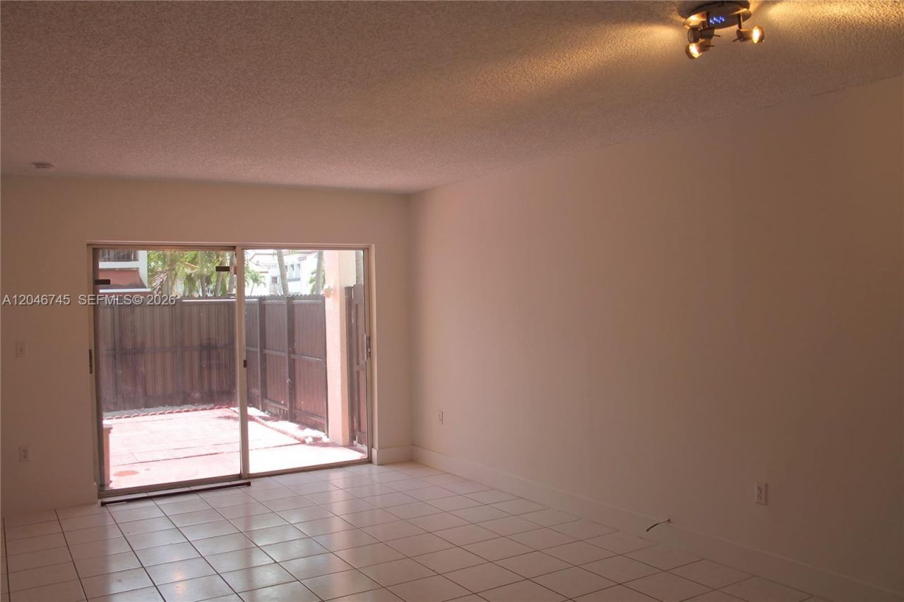 1153 NW 125th Pl , Unit 106, Miami, FL 33182 Photo